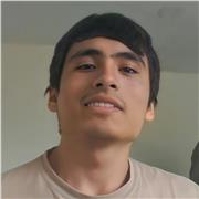 Profesor de Arte imparte clases a niños y jóvenes